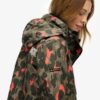 Windjacke mit Kapuze für den Berg Windjacke mit Kapuze für den Berg