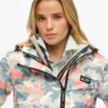 Windjacke mit Kapuze für den Berg Windjacke mit Kapuze für den Berg