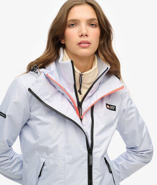 Windjacke mit Kapuze für den Berg Windjacke mit Kapuze für den Berg