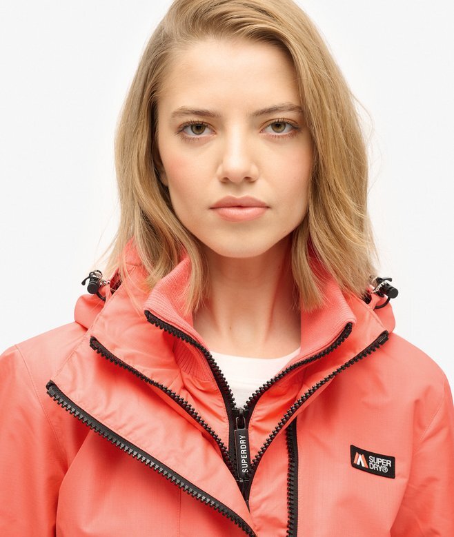 Windjacke mit Kapuze für den Berg Windjacke mit Kapuze für den Berg