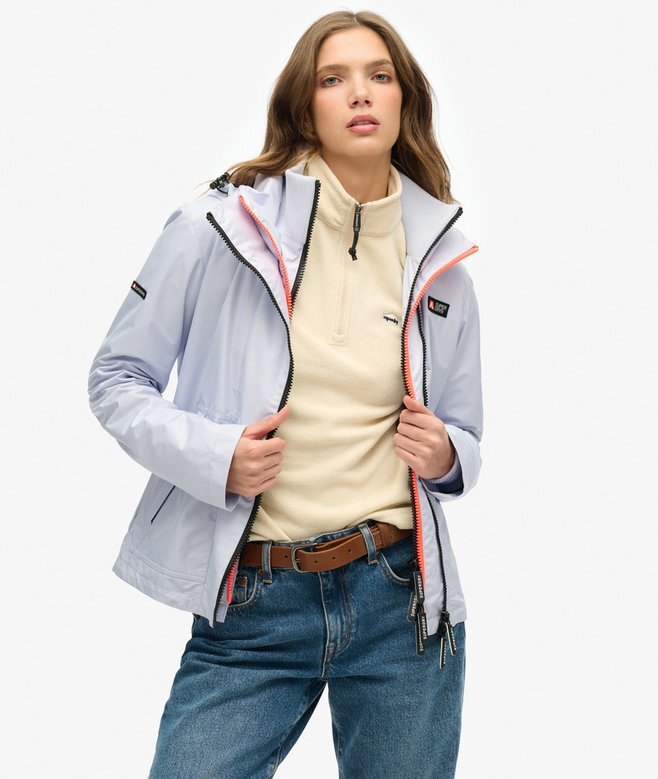 Windjacke mit Kapuze für den Berg Windjacke mit Kapuze für den Berg