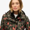 Windjacke mit Kapuze für den Berg Windjacke mit Kapuze für den Berg