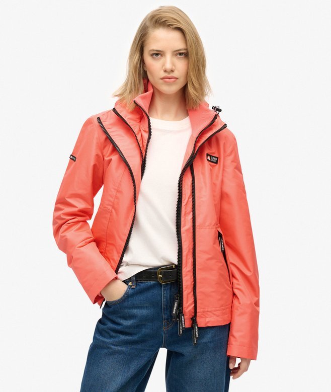 Windjacke mit Kapuze für den Berg Windjacke mit Kapuze für den Berg