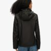Windjacke mit Kapuze für den Berg