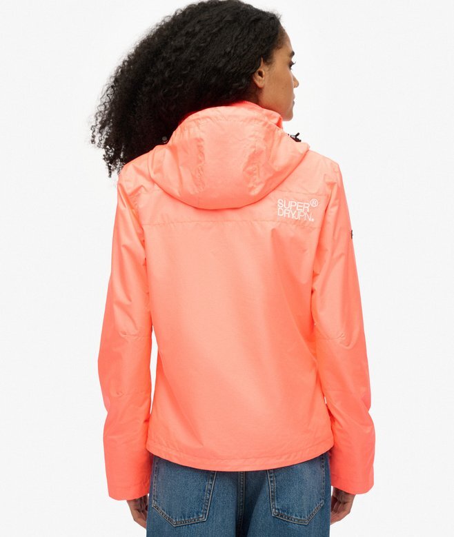 Windjacke mit Kapuze für den Berg Windjacke mit Kapuze für den Berg