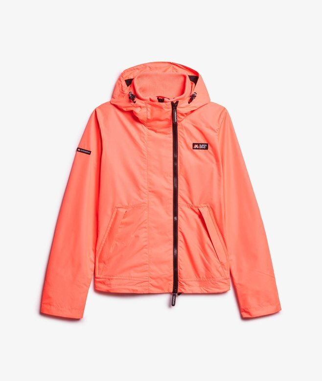 Windjacke mit Kapuze für den Berg Windjacke mit Kapuze für den Berg