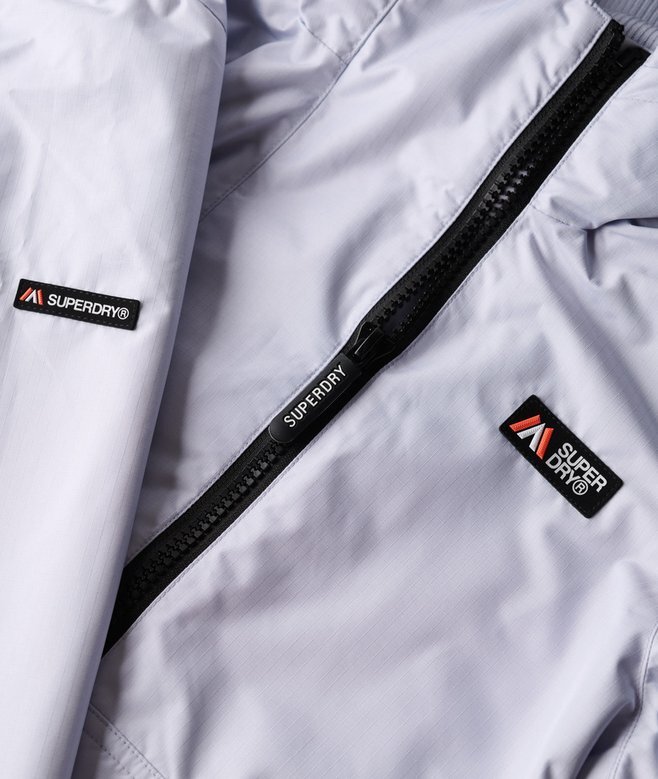 Windjacke mit Kapuze für den Berg Windjacke mit Kapuze für den Berg